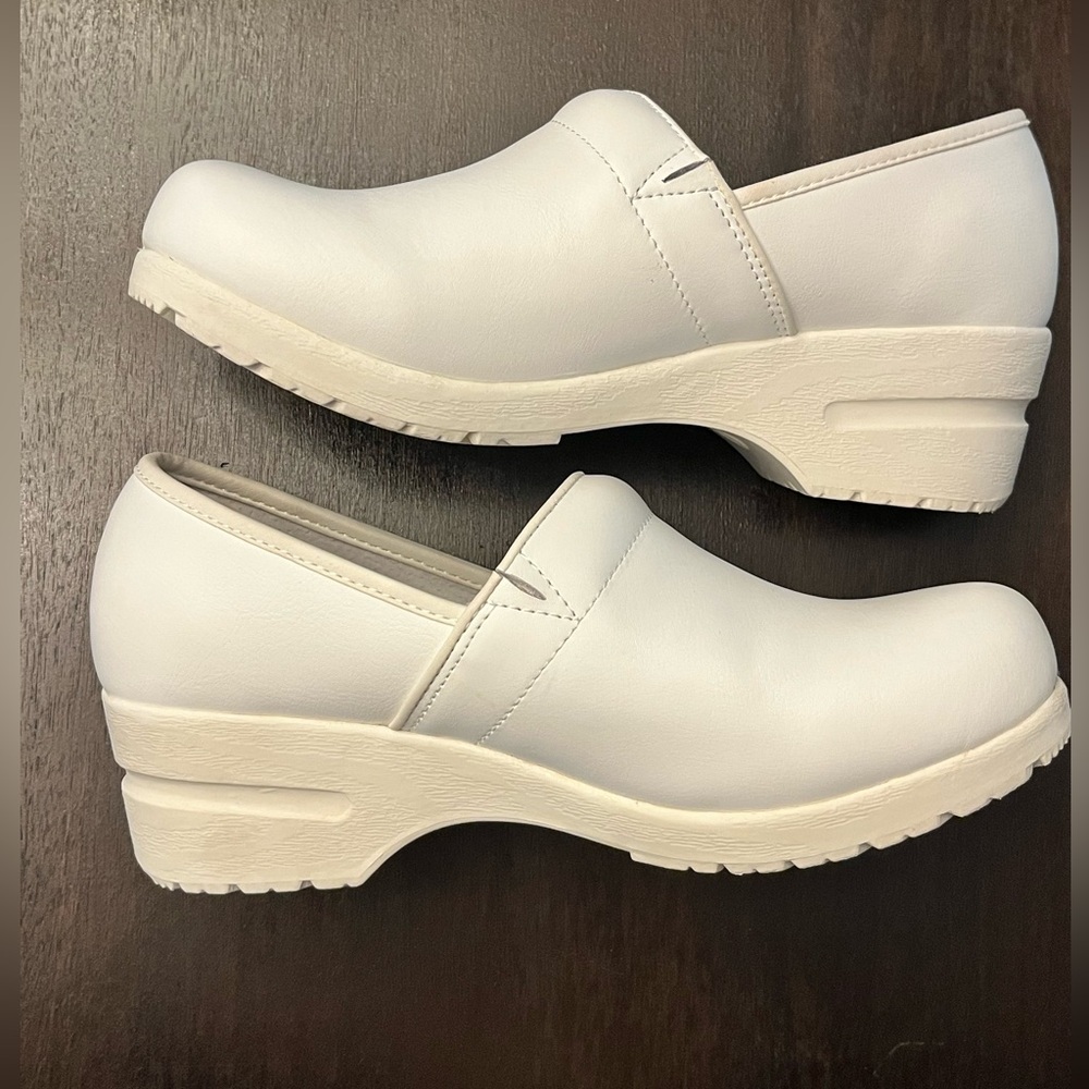 Cherokee Workwear Harmony Clogs - Picture 2 of 9